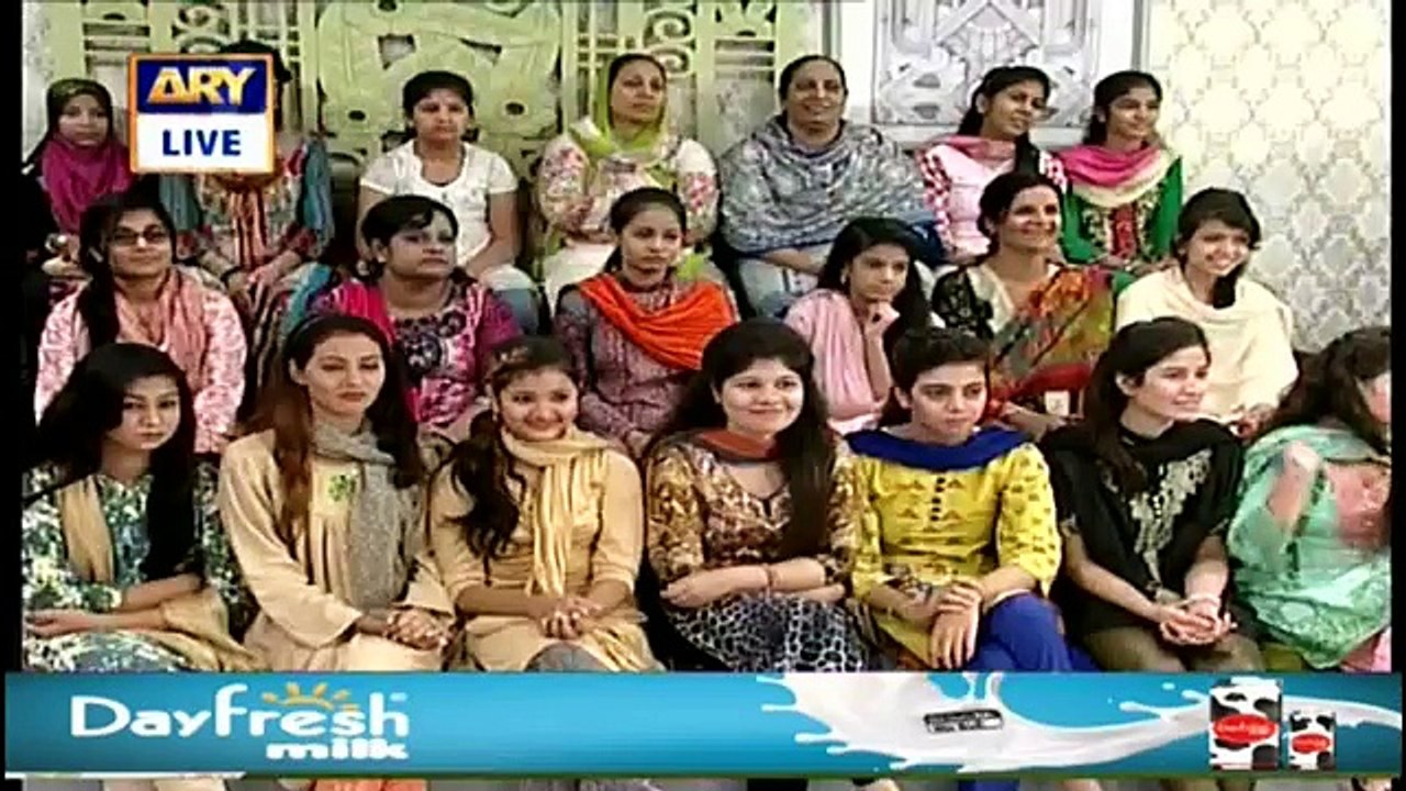 Watch as Tehreem shares her sister's childhood stories with Nida Yasir