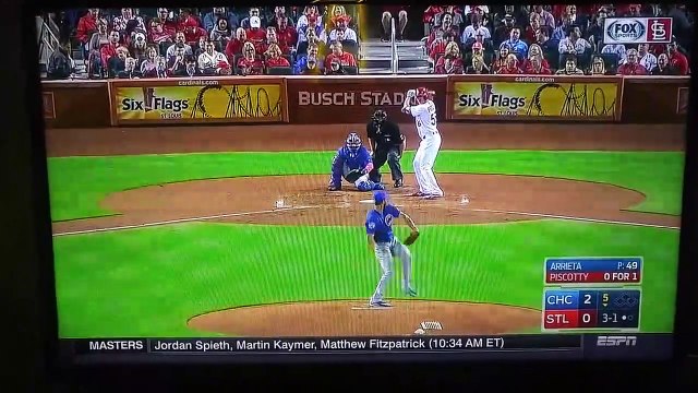 Ce joueur de Baseball n'est vraiment pas chanceux touché 3 fois par la balle