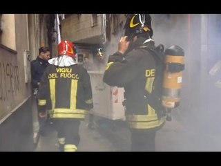 Genova - In fiamme un cassonetto in vico Giannini (05.04.17)