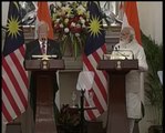 Narendra Modi in new Look with PM of Malesia in a Joint press 456789