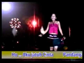 Fanisun - Aku Jatuh Cinta [Official Music Video]