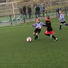Le fils de Dirk Kuyt régale !