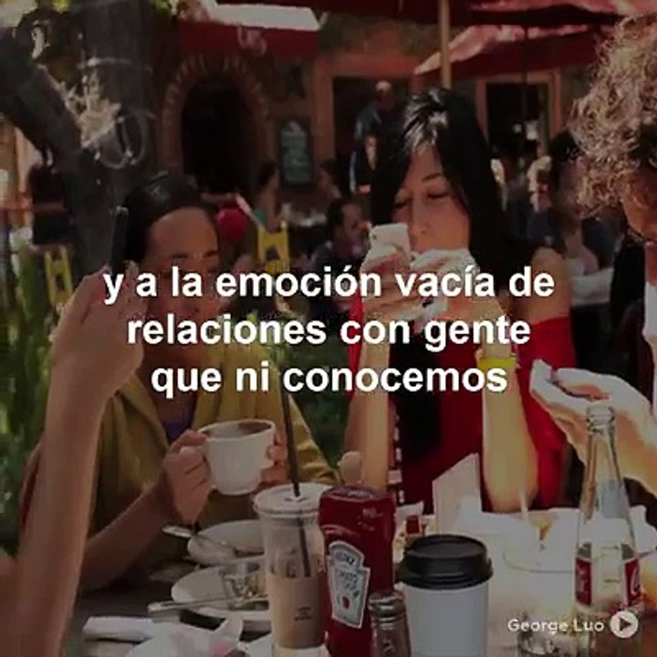 LA ADICCIÓN AL CELULAR Y A LAS REDES SOCIALES NOS ESTÁN VOLVIENDO IDIOTAS