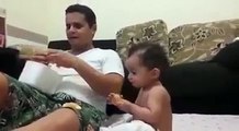 bebé devorador de laranja video engraçados com bebés