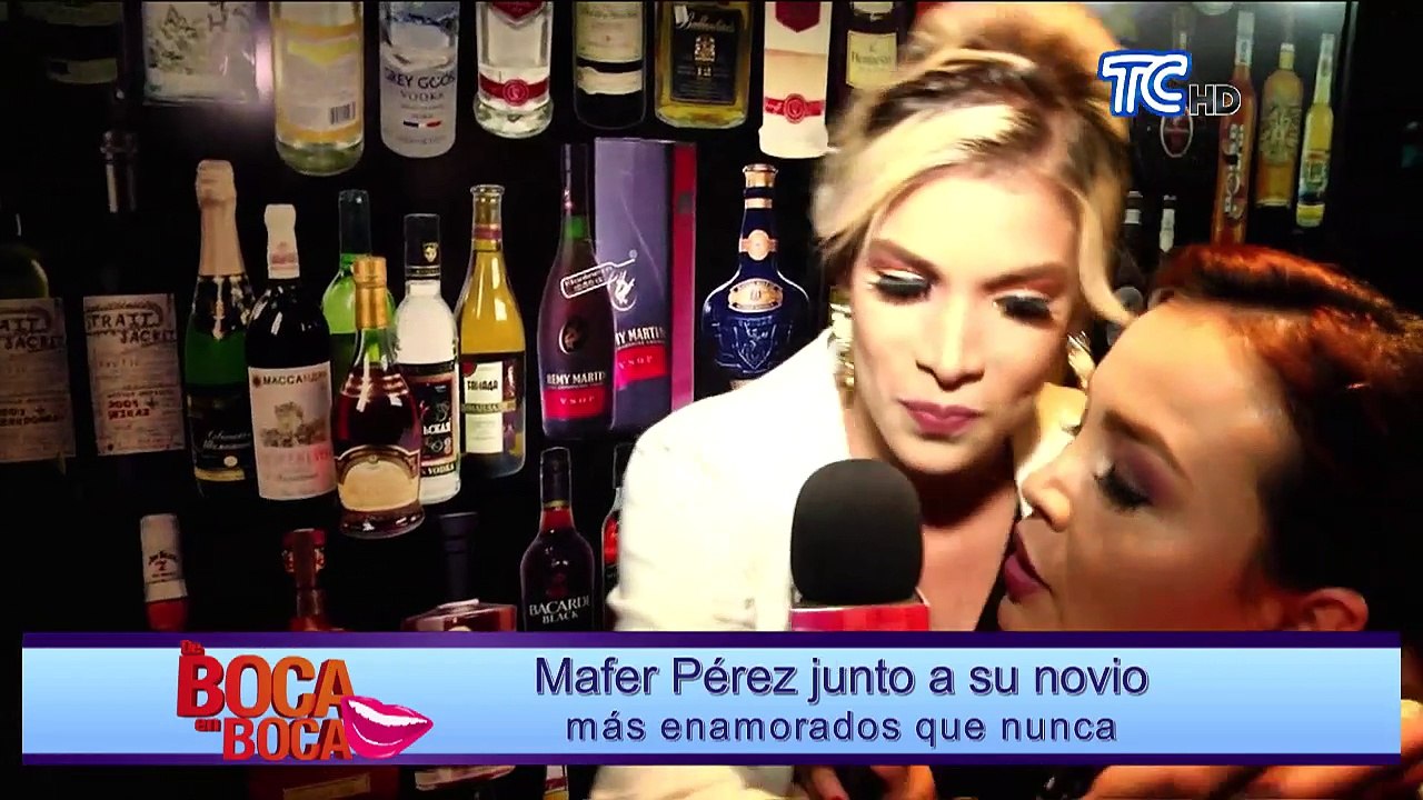 Mafer Pérez bien acompañada al estreno de “Cuat...