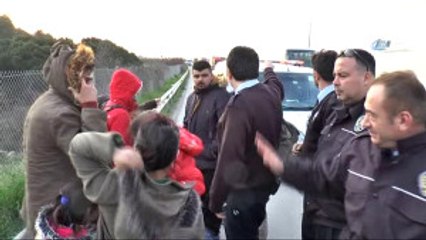 Tem Otoyolunda Tır, Suriyelileri Taşıyan Minibüse Çarptı: 5 Yaralı