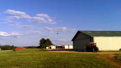 Un homme pilote un avion pour la première fois !