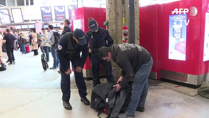 Paris reforça segurança após ataque na Rússia