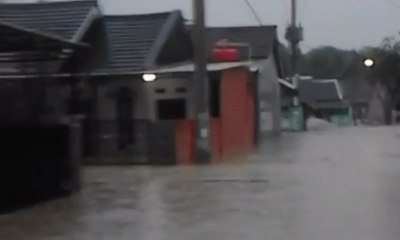Detik-detik Banjir Bandang Terjang Satu Perumahan