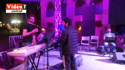 كواليس بروفة المطرب "معين شريف" بمهرجان عيد الربيع فى طابا