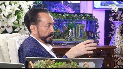 İngiliz derin devletine bağlı olan kadınlar erkek görünümünde oluyor. Kadın homoseksüel havasındalar