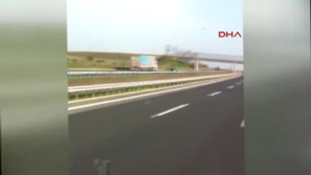 Edirne Otoyolda 90 Kilometre Hızla Ters Yönde Giden Tır Sürücülere Zor Anlar Yaşattı