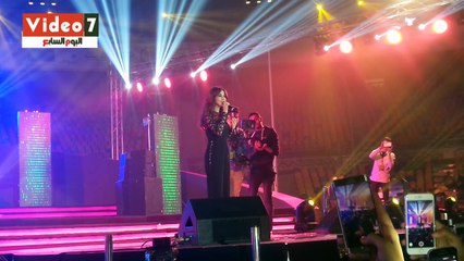 نانسى عجرم تغنى "أنت مصرى" لايف