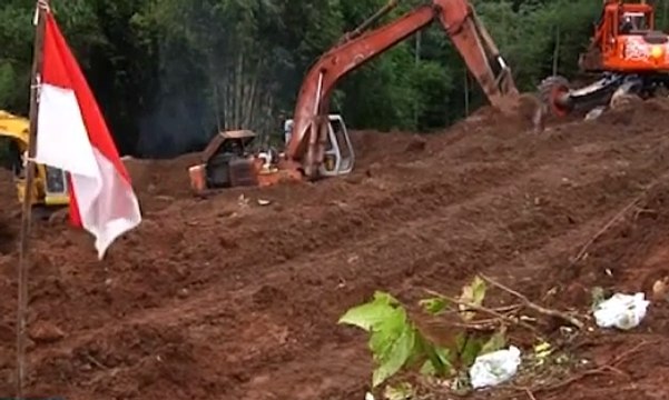 Cuaca Buruk, Pencarian 25 Korban Longsor Terkendala