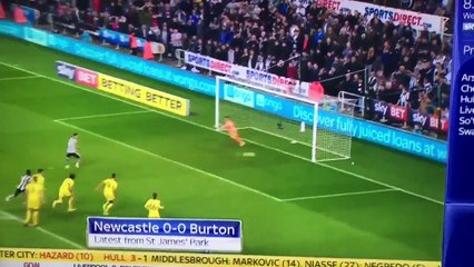 L'arbitre se plante complètement sur la règle du pénalty à Newcastle