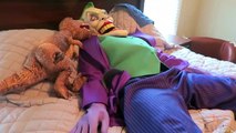 Spiderman vs Joker vs Frozen Elsa - Spiderman Puppet! - Pink Spidergirl, Poison Ivy - Fun Superhero-EjflGY