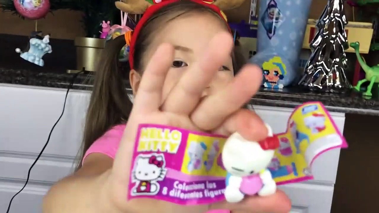 World's Largest Gummy Bear Smashes Girl's House! sada