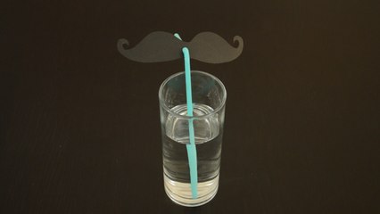 Tuto Facile : Une belle moustache quand vous buvez