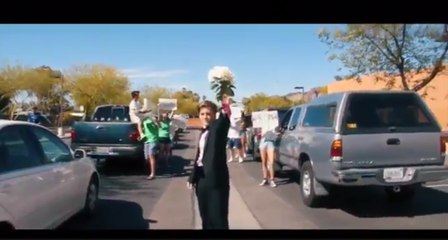 Un lycéen rejoue une scène de « La La Land » pour inviter Emma Stone au bal de promo