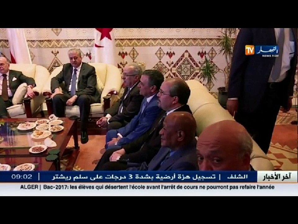 الوزير الأول عبد المالك سلال يستقبل نظيره الفرنسي برنارد كازنوف