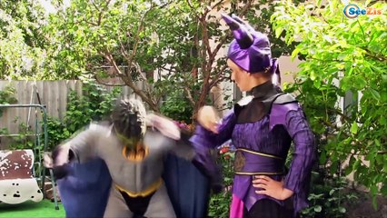 Superhero Prank w/ Spiderman, Frozen Elsa & Supergirl Joker Pink Spidergirl Hulk