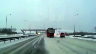 TOP IDIOT Winter CRAZY DRIVERS, CRAZY FUNNY 2016 December HUGE FAILS-cjTSlzx