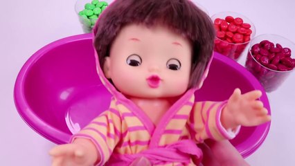 Learn Colors Crying Baby Doll Bath Time With M&Ms Chocolate Nursery Rhymes Finger Song-NT6G9hF5
