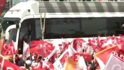 Başbakan Yıldırım: "Bunların Yalanlarını Yan Yana Koy 350 Km Yolu Geçer"