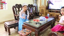 Frozen Elsa vs Spiderman  ELSA Supergirl Go to MARKET buy Clothes, Meat, Chicken, Egg! w_ Kids fun-jVbHLtOk4