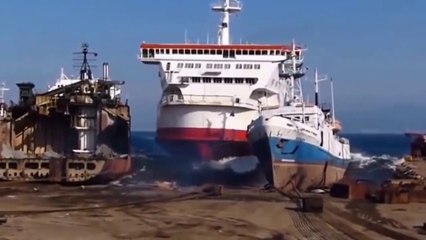 TOP 2017 Boat Crash! Best of Crazy Boat Accidents! Ship Crash Compilation Most Epic Fails Ever! !!-n3RHrJC