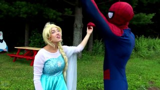 Frozen Elsa & Spiderman vs Genie! w_ Pink Spidergirl, Joker, Maleficent, Princess Anna & Giant Candy-Y0ZwN