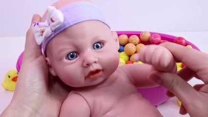 Nursery Rhymes Finger Song Learn Colors Bubble Gum Baby Doll Bath Time-YWJXt