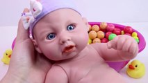 Nursery Rhymes Finger Song Learn Colors Bubble Gum Baby Doll Bath Time-YWJ