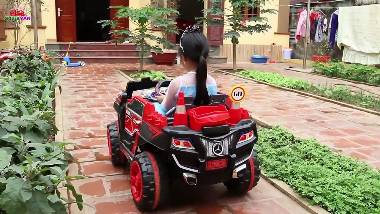 Frozen Elsa Spiderman  Elsa Car Toy Crash Joker Atrocity Doctor Police Prank! w Superhero  Fun-9FUzNf