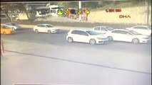 El Freni Çekilmeden Araç Konya Yolu'na Çıktı...feci Kaza Güvenlik Kamerasında