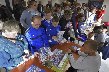 Séance de dédicaces chez les Maisons Babeau-Seguin