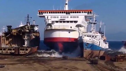 TOP 2017 Boat Crash! Best of Crazy Boat Accidents! Ship Crash Compilation Most Epic Fails Ever! !!-n3RHrJ