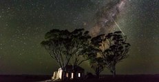 Milky Way Sweeps Across Australian Sky in Dramatic Timelapse