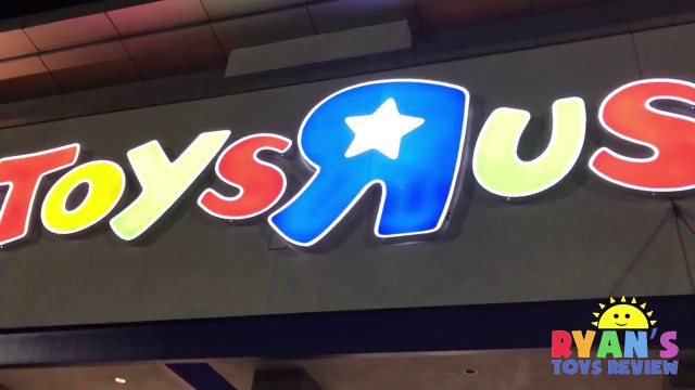TOYS HUNT at Toys R Us Ryan ToysReview! Giant Life Size Dinosaur kids toy store! Family Fun Trip-WFavtg