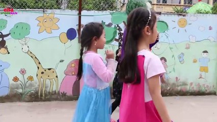 Frozen Elsa & Spiderman  Go to School # Giant Balls, Ferris wheel Playground Police Superhero fun!-7JJV