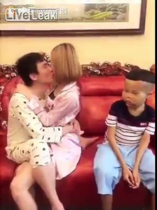 Simplement la vidéo la plus bizarre de tous les temps