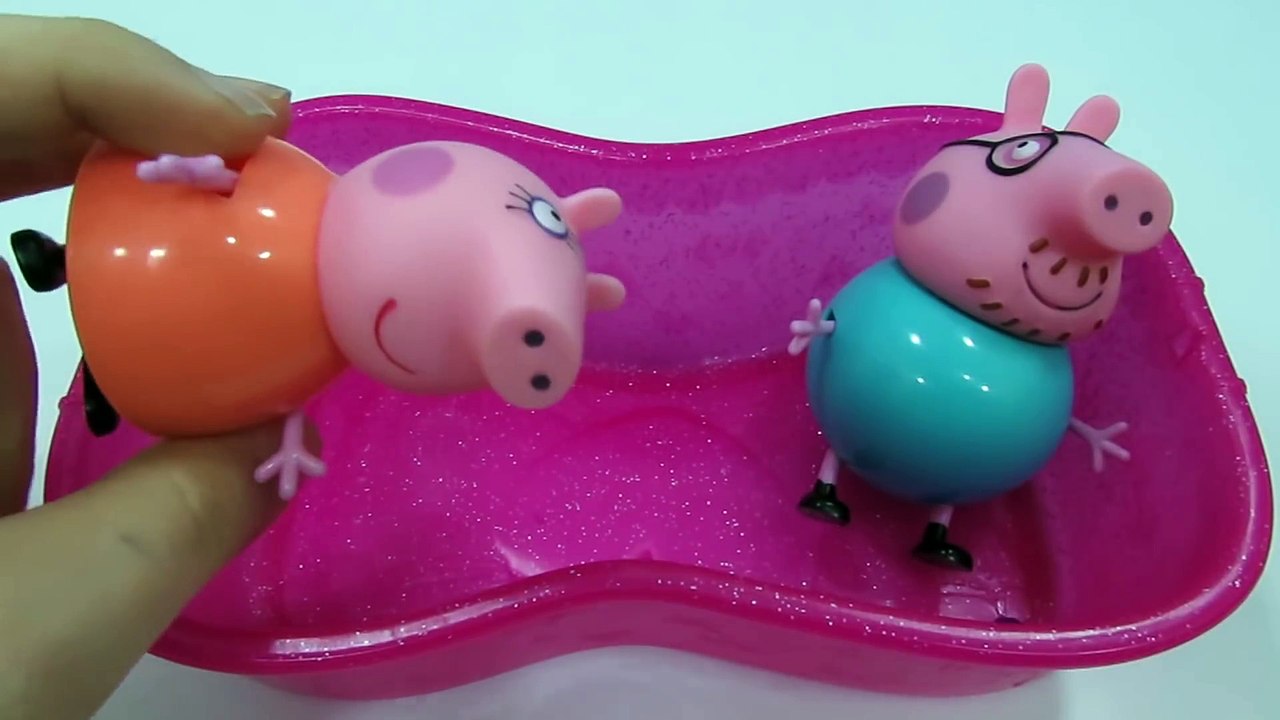 Learn Colors Peppa Pig Bath Time Playing With Slime Syringer Peppa Pig Family Video for children