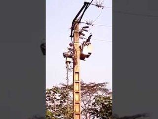 A 80ans Elle se Retrouve Sur un Poteau Electrique  REGARDEZ SVP !!! 