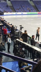 2017 WC Helsinki Practice Day 1 - Yuzuru appearance during Elizabet's practice