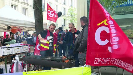 Hundreds rally to keep French nuclear plant open