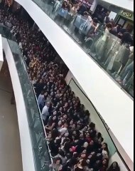 EXCLU - Les images incroyables des milliers de fans en délire qui accueillent le blogueur Jeremstar à Casablanca