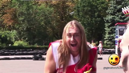 【エロイタズラドッキリ】お化け屋敷から服が飛んできた！？おっ◯い見えてるよw結果w【海外人気ドッキリ！ハプニング集！俺的ランキング！】