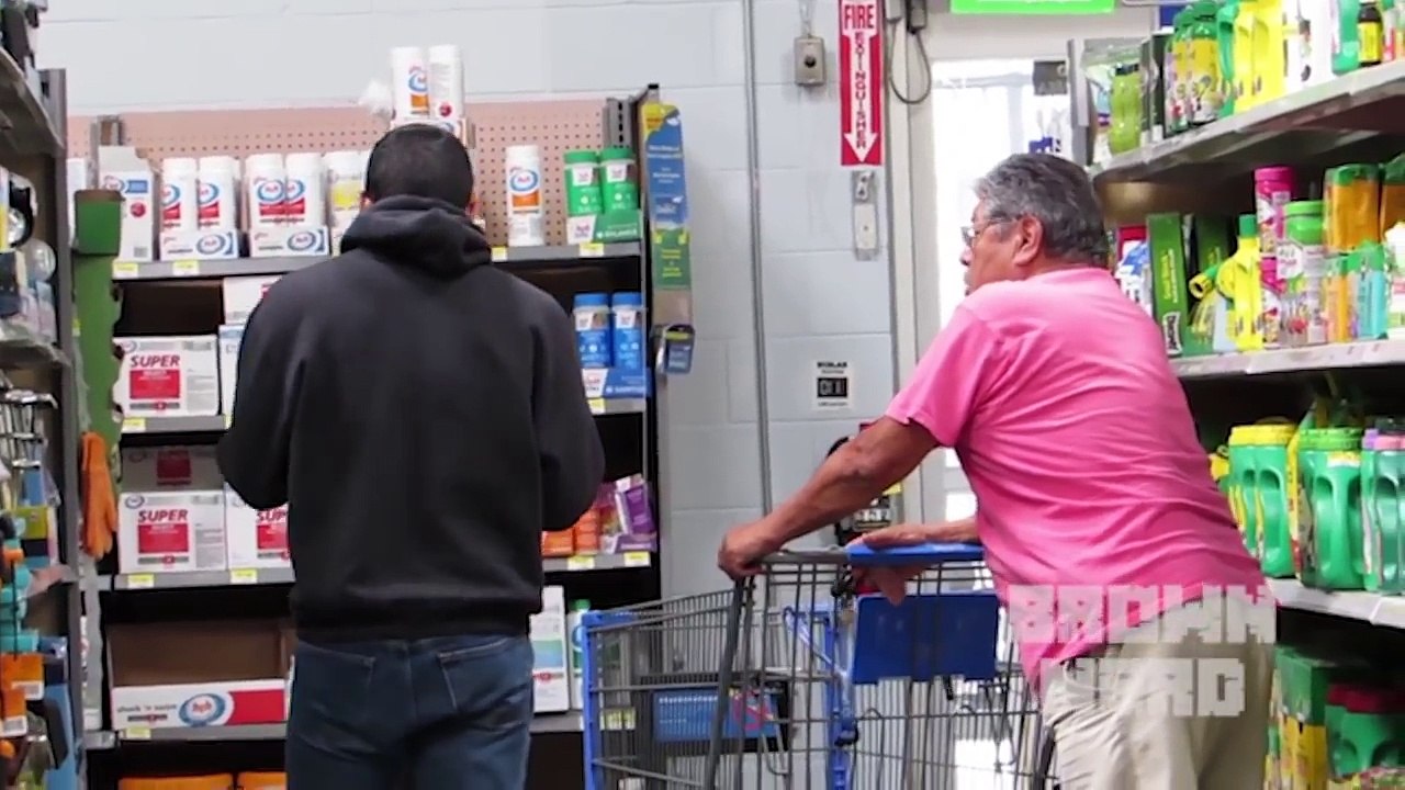 【下痢？オナラドッキリ】オナラの音が完全に下痢！結果w【海外人気ドッキリ！ハプニング集！俺的ランキング！】