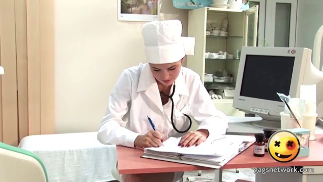 【エロハプニングドッキリ】足がエロすぎる！結果w【海外人気ドッキリ！ハプニング集！俺的ランキング！】