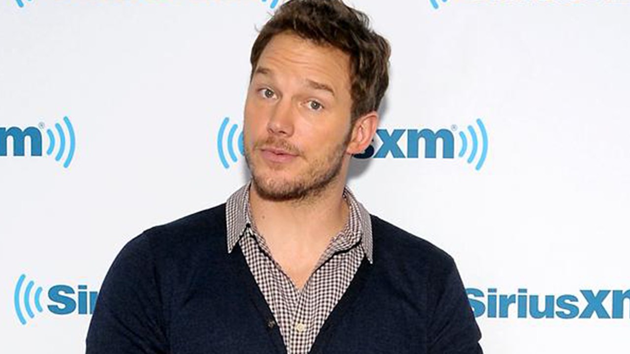 Chris Pratt Raps About a Muffin for Funny 'What's My Snack' Video!